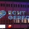 Die DGB-Lichtinstallation zu den Forderungen vor der Bundestagswahl am DGB-Haus in Schweinfurt.