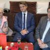 Bei ihrem Gratulationsbesuch zum 102. Geburtstag von Olivia Hofmann entspann sich eine lebhafte Gesprächsrunde zwischen der geistig fitten Seniorin, Bürgermeister Michael Kraus (Mitte) und dem stellvertretenden Landrat Josef Demar über eine breit gefächerte Themenpalette aus Vergangenheit und Gegenwart.
