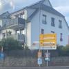 Klarer Regelverstoß: Aus Sicherheitsgründen dürfen Parteien an Kreuzungen, wie hier in Volkach, keine Wahlplakate anbringen.