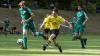 Tobias Kirchner (Mitte) erzielt das 1:0 für die SG Unter-Oberebersbach I/Steinach II. Alexander Kirchner (links) und Steve Kungu (beide SG waldberg/Stangenroth II) können ihn nicht stoppen.