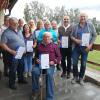 Ein Gruppenfoto der Geehrten des VdK-Ortsverbandes Großeibstadt/Kleineibstadt,von links Hubert Lannig (20 Jahre), Helmut Luff (Vorsitzender), Walter Mauer (10 Jahre), Helmut Hesselbach ( 20 Jahre), Inge Neugebauer (10 Jahre), Klaus Bednarski (10 Jahre), Claudia  Mauer (10 Jahre), Martin Jäger (10 Jahre), Elisabeth Greb (15 Jahre), Markus Lampert (10 Jahre), Rolf Memme (20 Jahre),  Ewald Schmitt (20 Jahre), Vorne Josef  Rost (30 Jahre).