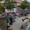 170 Wallfahrer aus Ansbach, Roden, Urspringen, Karbach und Birkenfeld feierten gemeinsam den Wallfahrtsgottesdienst im schönen Ambiente des Karbacher Marktplatzes.