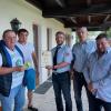 Die Feuerwehr ernannte Paul Amend zum Ehrenkommandanten und Ehrenmitglied des Feuerwehrvereins. Unser Bild zeigt bei der Übergabe der Ernennungsurkunde (von links): Paul Amend, 2. Kommandanten Markus Husslein, 1. Kommandanten Matthias Göbel, Vereinsvorsitzenden Jürgen Hartmann und Vereinskassier Alexander Fösel.
