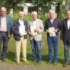 Bei der Jahresversammlung des Arbeitskreises auf Burg Rothenfels wurden eine Anzahl Mitglieder für langjährige Treue geehrt. Von links: 1. Vorsitzender Herbert Schuhmann, Schatzmeister Manfred Heuer, Peter Keller, Ehrenvorsitzender Herbert Brehm, Konrad Porzelt, Schriftführer Norbert Schraut, 2. Vorsitzender Dieter Hofmann.