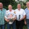 Oberstabsfeldwebel a.D. Karl-Heinz Rügamer (Zweiter von rechts) wurde nach 35 Jahren als erster Vorsitzender und Oberfeldwebel d.R. Harald Brückner (Zweiter von links) nach 33 Jahren als Kassier der unterfränkischen Feldjägerkameradschaft durch die neuen Vorsitzenden Andreas Winkmann (rechts) und Oberstleutnant Eric Bohnet (links) würdevoll verabschiedet. Oberstabsfeldwebel a.D. Karl-Heinz Rügamer (Zweiter von rechts) wurde nach 35 Jahren als erster Vorsitzender und Oberfeldwebel d.R. Harald Brückner (Zweiter von links) nach 33 Jahren als Kassier der unterfränkischen Feldjägerkameradschaft durch die neuen Vorsitzenden Andreas Winkmann (rechts) und Oberstleutnant Eric Bohnet (links) würdevoll verabschiedet.