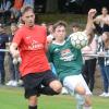 Den Ball im Blick: Jonas Schmitt (links) von der FV Gemünden/Seifriedsburg und Marcel Geist vom TSV Neuhütten-Wiesthal.