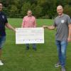 Unser Bild zeigt von links die Initiatoren der Aktion Sebastian Huppmann von der Freiwilligen Feuerwehr Holzkirchen, Michael Müller als FC-Vorstandsmitglied Wirtschaft und FC-Vorsitzender Bernd Söhnel. 