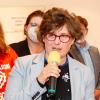 Freya Altenhöner bei der Wahlparty der SPD im Hanns-Heinz-Bauer-Haus in der Semmelstraße in Würzburg am Wahlsonntag im Kreis von Unterstützern.