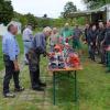 Die Besucher begutachten das breite Angebot an technischen Hilfsmitteln.