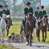 Aufbruch zur Jagd. Vorbei am Turnerheim ging es, entlang dem Weißbach in Richtung in Ipthausen.