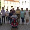 Große Freude über die Hilfsgüter aus Deutschland: Ein Rollstuhl und ein Elektromobil wurden direkt in Empfang genommen.
