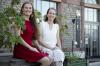 Die Erfinderinnen des neuen Festivals: Theresa Maria Romes und Marie-Thérèse Zahnlecker vor dem Maschinenhaus auf dem Würzburger Bürgerbräugelände.