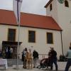Über Treppen, aber auch barrierefrei gelangt man nach der Sanierung in die Kirche St. Michael in Krautheim. Am Sonntag wurde das schmucke Gotteshaus feierlich wieder eingeweiht.