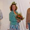 Ein wahrlich humorvoller Abend in Rieden mit Annette von Bamberg (Mitte). Die Kabarettistin war auf Einladung des Heimat- und Kulturvereins Rieden zum Auftritt im Pfarrgarten gekommen. Links Vereinsvorstand Jochen Pfeuffer, rechts Organisator Willi Pfeuffer.