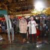 Mario Gebert (Chorleiter Sängerverein), Sonja Rahm (Chorleiterin Agrabella), Marianne Fritz (Vorsitzende des Sängervereins) und Marianne Klemm (Chorleiterin „Mitten drin“ des Sängervereins, im Bild von links) freuten sich mit der Sängerschar auf dem Marktplatz über den guten Zuspruch bei der Aktion "Deutschland singt".
