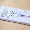 Ein SARS-CoV-2-Antigen-Schnelltest: Ein Strich beim "C" (Controllstreifen) und keiner beim "T" (Testsstreifen) bedeutet "negativ".