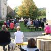 Auf dem freien Vorplatz der Kirche St. Vitus zelebrierte Pfarrer Kurt Wolf zusammen mit Diakon Erich Müller den Festgottesdienst.