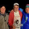 Der Gleitschirmfliegerverein Saaletal ernannte Alfred Ruppert zu seinem Ehrenmitglied. Vorsitzender Marcel Lübbe (rechts) und sein Stellvertreter Heiko Haas gratulierten. Der Gleitschirmfliegerverein Saaletal ernannte Alfred Ruppert zu seinem Ehrenmitglied. Vorsitzender Marcel Lübbe (rechts) und sein Stellvertreter Heiko Haas gratulierten.