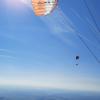 Piloten des Gleitschirmfliegervereins Saaletal drehten zum 25-jährigen Bestehen am Himmel über Hammelburg auf.