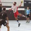 Michal Panfil (am Ball) erzielte fünf Treffer für den HSC Bad Neustadt II bei der Heimniederlage gegen Rimpar III.