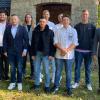 Bei der Freisprechungsfeier (von links) Albert Wilm, Ausbildungsbeauftragter der Dachdecker-Innung Unterfranken und die Dachdecker-Junggesellen Hermann Bondarenko, Vladislav Botnarum Peter Dombos, Florian Markert, Jonas Pfriem, Justin Roth, Maurice Ulrich, Kenan Ceylan und Obermeister Timo Markert.