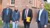 Im Bild (von links) Matthias Haber und Beate Schlör vom Museumsverein mit Bundestagsabgeordneten Paul Lehrieder und Bürgermeister Tobias Klembt.