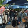 Beim Bockbierfest der Martinsbräu im Biergarten am Main sorgte das Knolli-Trio für Stimmung und prächtige Unterhaltungsmusik.