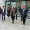 Referenten und Organisatorinnen des "Runden Tischs Flächensparen" vor der Alten Turnhalle in Lohr (von links): Tatjana Reeg, Anne Weiß, Marina Klein, Landrätin Sabine Sitter, Marco Amrhein, Bürgermeister Mario Paul, Tanja Reder, Oliver Weidlich und Saskia Nicolai.