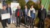 Fröhliche Gesichter dank einer "wunderbaren" Spendenaktion der nun aufgelösten KAB. Das Foto zeigt: Bernhard Schreiber (KAB-Leitungsduo, es fehlt Helga Reder),  Norbert Staiche (BR), Claudia Rossberg (Elterninitiative leukämie- und tumorkranker Kinder), Roberto Nernosi vom Förderkreis Maria Schutz, Christine Frauer (SOS-Kinderdorf Hohenroth) und Dekan Werner Kirchner.