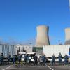 Im Rahmen einer Kooperation zwischen dem Kernkraftwerk Grafenrheinfeld und den THW-Ortsverbänden Schweinfurt und Forchheim wurden den beiden Ortsverbänden zwei Container mit technischem Zubehör übergeben. Im Bild: Helfer der Ortsverbände Schweinfurt und Forchheim mit Herbert Göb (PreussenElektra).