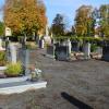 Viele Gräber wurden vor Allerheiligen wieder neu bepflanzt und geschmückt auch auf dem Friedhof in Bad Königshofen in der Bahnhofstraße. Viele Gräber wurden vor Allerheiligen wieder neu bepflanzt und geschmückt auch auf dem Friedhof in Bad Königshofen in der Bahnhofstraße.