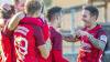 Mittendrin: FC-05-Trainer Tobias Strobl (rechts) feiert bei seinem ersten Einsatz für Landesligist DJK Schwebenried/Schwemmelsbach zusammen mit den neuen Mannschaftskollegen einen 2:0-Sieg.