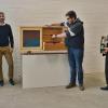 Handwerkskammerpräsident Walter Heußlein (Zweiter von rechts) inspizierte das Gesellenstück von Marcel Weigel (Dritter von rechts). Weiter auf dem Bild (von links) Schreinermeister und Ausbilder Philipp Kalke, Uwe Schneider, Geschäftsführer der Bau- und Möbelschreinerei Hubert Schneider in Kleineibstadt sowie Geschäftsführerin der Schreinerinnung Rhön-Grabfeld Sonja Tüchert.