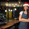 Der Einzelhandel und die Gastronomie bereitet sich auf den Weihnachtsansturm vor. Wer fehlt? Mitarbeiter:innen! jobs.mainpost.de gibt einen Überblick.