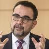 Bayerns Gesundheitsminister Klaus Holetschek (CSU),  hier beim Besuch in der Main-Klinik in Ochsenfurt, stellt die Rückkehr zu schärferen Corona-Schutzmaßnahmen in Aussicht, wenn die Infektionszahlen weiter steigen.