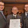 Der Ehrenamtspreis des Rotary Clubs Uffenheim geht an Günter Beinlich (Mitte). Bürgermeister Wolfgang Lampe (links) und Präsident Michael Kulig würdigten das Engagement des 79-Jährigen.