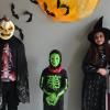 Mit Zombies, einem Skelett, Hexen und Jack Sparrow wurde ein schönes Halloween-Fest und der Eichendorff-Schule gefeiert. Mit Zombies, einem Skelett, Hexen und Jack Sparrow wurde ein schönes Halloween-Fest und der Eichendorff-Schule gefeiert.