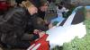 Larissa Uhl (links) und Weinprinzessin Emmi Wendemuth legen letzte Hand am Wagen der Weinprinzessin an. Larissa Uhl (links) und Weinprinzessin Emmi Wendemuth legen letzte Hand am Wagen der Weinprinzessin an.