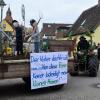 Ein Corona-Streit unter Nachbarn war Thema beim Umzug. Ein Corona-Streit unter Nachbarn war Thema beim Umzug.