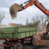 Rumms, da lagen die Ziegelsteine vom Abriss der alten Ziegelei im Wagen. Das Interesse an dem gut 150 Jahre alten Baumaterial war riesengroß.