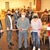 Abschluss der gelungenen Renovierung des Sebastianihauses in Oberschwarzach: Darüber freuten sich (vorne von links). 2. Bürgermeister Manfred Baumann, Thorsten Wozniak von der ILE-Region MainSteigerwald, Raimund Nöth und Marion Schutzbier (DJK), Carina Hein als ILE-Allianzmanagerin, sowie (hinten) Weinprinzessin Laetitia und DJK-Vorsitzender Claus Schilling.