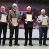 Die Jubilare mit über 70 Jahren Mitgliedschaft mit der Vorsitzenden Juliane Scheuner und dem Vorsitzenden Holger König (rechts) Die Jubilare mit über 70 Jahren Mitgliedschaft mit der Vorsitzenden Juliane Scheuner und dem Vorsitzenden Holger König (rechts)