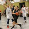 Philipp Henneberger, hier im Duell mit Tobias Weigl und Eric Leonhardt von der TG Würzburg. Mittlerweile sind alle drei Teamkollegen in Veitshöchheim und treffen am Samstag im Derby auf die s. Oliver Akademie. Philipp Henneberger, hier im Duell mit Tobias Weigl und Eric Leonhardt von der TG Würzburg. Mittlerweile sind alle drei Teamkollegen in Veitshöchheim und treffen am Samstag im Derby auf die s. Oliver Akademie.