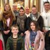 Die neuen und verabschiedeten Ministranten mit Pfarrer Stefan Redelberger und Maria Arnold, der Ministrantenverantwortlichen.