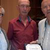 Das Foto zeigt (von links) Dr. med. Roland Voß, Eugen Reifenscheid und  Dr. med. Thomas Marx nach der Urkundenübergabe.