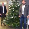 Auftakt zur elften Weihnachts-Wunschbaum-Aktion der VR-Bank mit (von links) stellvertretendem Landrat Bruno Altrichter, Pecht-Geschäftsführer Björn Tischer, Bürgermeister Michael Werner und Michael Reif. Auftakt zur elften Weihnachts-Wunschbaum-Aktion der VR-Bank mit (von links) stellvertretendem Landrat Bruno Altrichter, Pecht-Geschäftsführer Björn Tischer, Bürgermeister Michael Werner und Michael Reif.