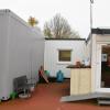Der Marktstefter Container-Kindergarten: Der Verbindungsgang zwischen den älteren Containermodulen und den Neueren ist undicht.