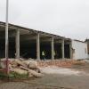 Seit Dienstag laufen die Abrissarbeiten an Gebäude und Grundstück des ehemaligen Sonderpreisbaumarkts in der Kreuzbergstraße in Marktheidenfeld.