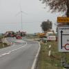 Die Staatsstraße 2274 zwischen Gerolzhofen und Frankenwinheim wurde nach Abschluss des Umbaus der Kreuzung zur Kreisstraße SW 37 Gerolzhofen-Brünnstadt am 19. November im Lauf des Nachmittags wieder für den Verkehr freigegeben. Mittags wurden dort (wie im Bild zu sehen) noch letzte Arbeiten abgeschlossen. Die Straße Richtung Brünnstadt bleibt vorerst noch dicht. Sie soll laut Landratsamt bis spätestens am 10. Dezember fertiggestellt sein.