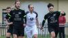 Die Versbacher McKenzie Myhres-Kukuk (links) und Vincent Strauß behaupten den Ball vor Benedikt Schraud (Mitte) von Dettelbach und Ortsteile. Der SB Versbach nahm beim 2:1-Auswärtssieg drei Punkte mit. Die Versbacher McKenzie Myhres-Kukuk (links) und Vincent Strauß behaupten den Ball vor Benedikt Schraud (Mitte) von Dettelbach und Ortsteile. Der SB Versbach nahm beim 2:1-Auswärtssieg drei Punkte mit.